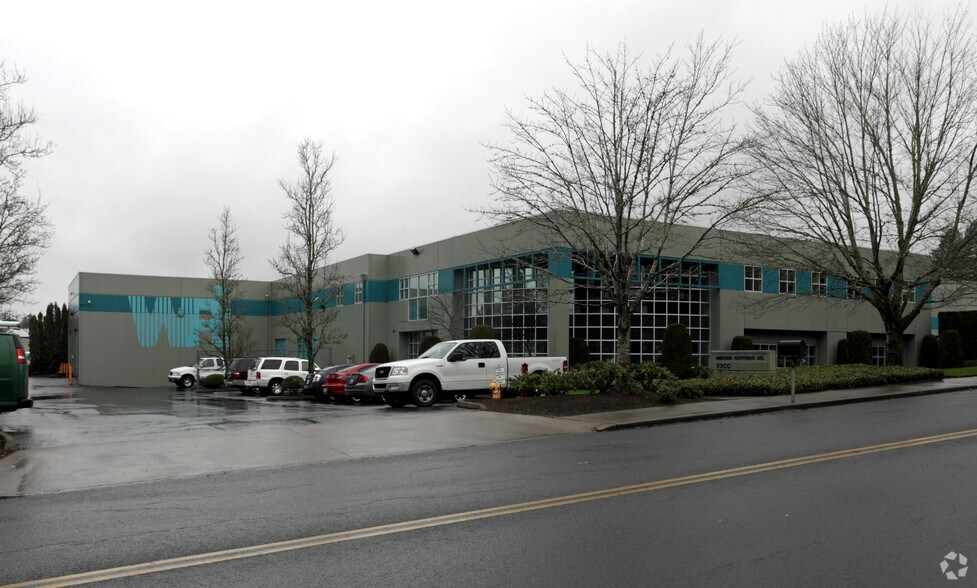 8300 SW Hunziker Rd, Portland, OR for sale - Primary Photo - Image 1 of 1