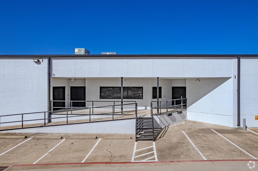 152 Continental Ave, Dallas, TX for lease - Building Photo - Image 3 of 16