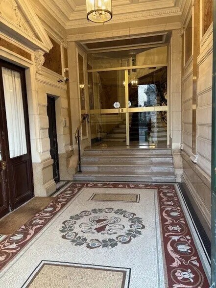 Office in Paris for sale - Building Photo - Image 2 of 8