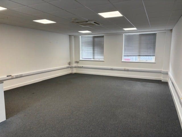 9-28 Athena Ct, Warwick for lease Interior Photo- Image 1 of 2