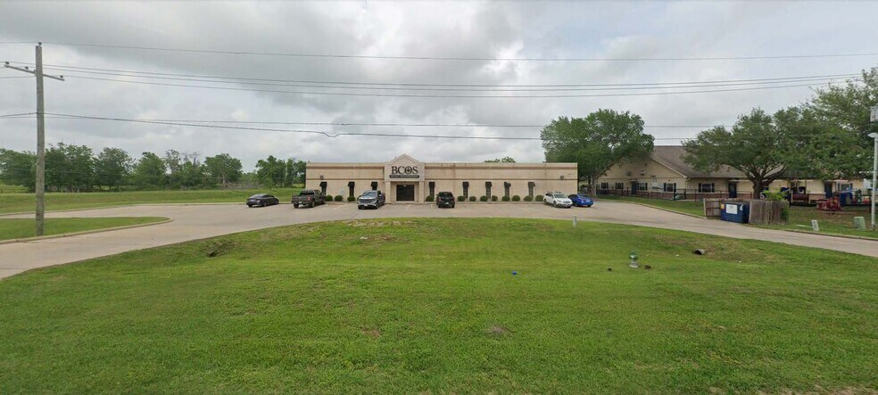 1111 Anchor Rd, Angleton, TX for lease - Building Photo - Image 3 of 23