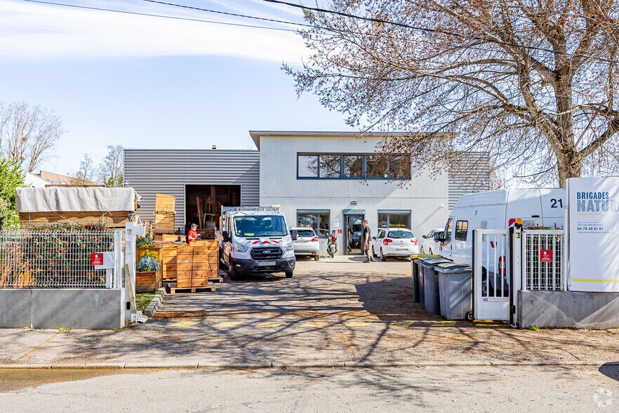 Industrial in Limonest for lease - Building Photo - Image 2 of 2