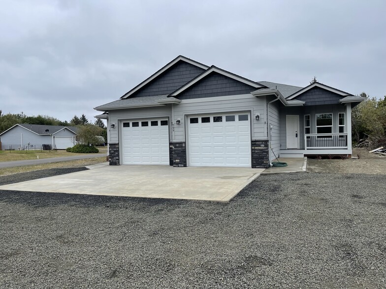 799 Point Brown, Ocean Shores, WA for sale - Primary Photo - Image 1 of 1