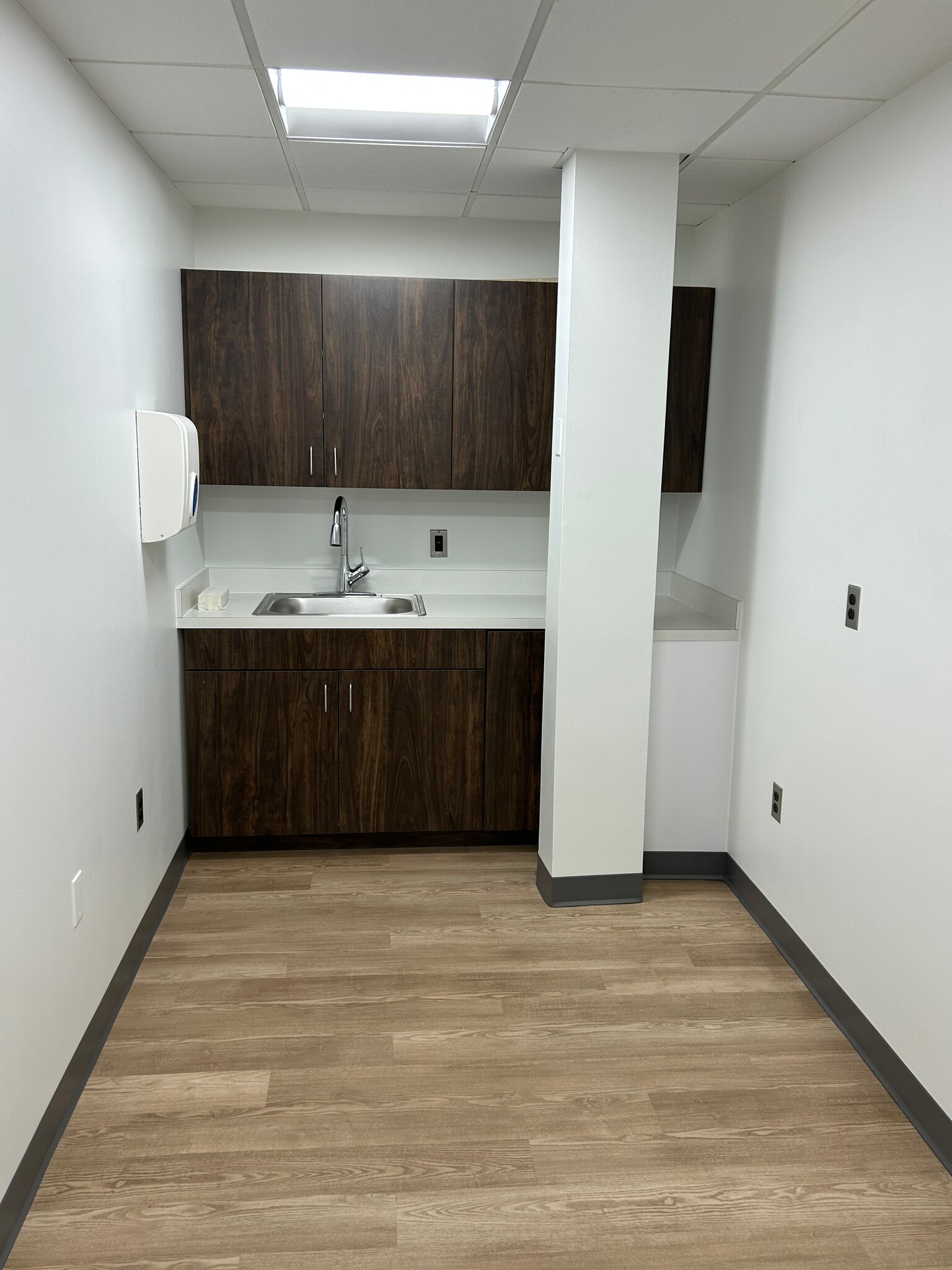 2850 N Ridge Rd, Ellicott City, MD for lease Interior Photo- Image 1 of 7