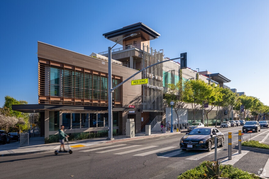 8550-8594 Santa Monica Blvd, West Hollywood, CA for lease - Primary Photo - Image 1 of 53