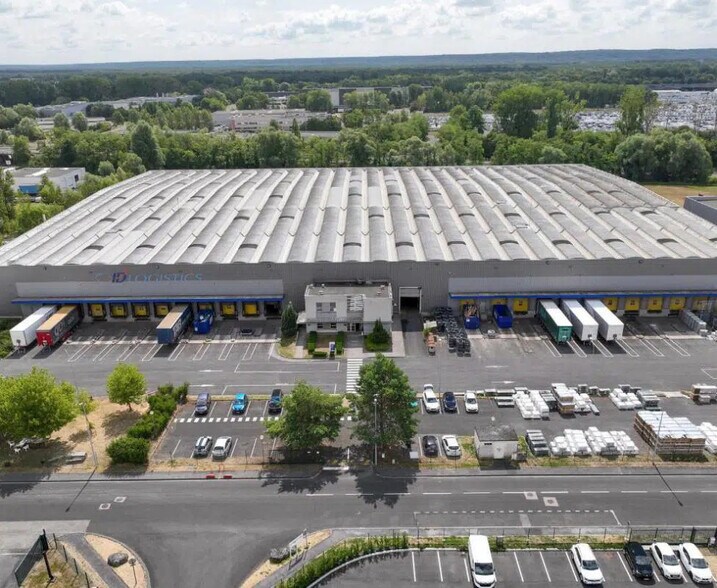 Industrial in Le Meux for lease - Building Photo - Image 1 of 6