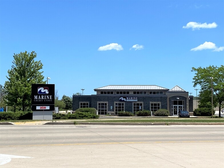 5133 Douglas Ave, Racine, WI for sale - Primary Photo - Image 1 of 3