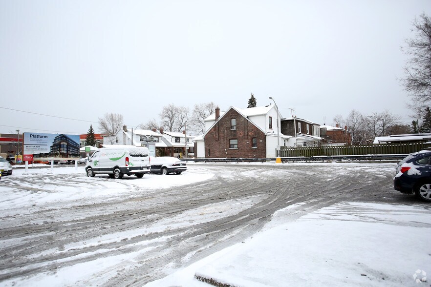 1177 Danforth Ave, Toronto, ON for lease - Building Photo - Image 2 of 7