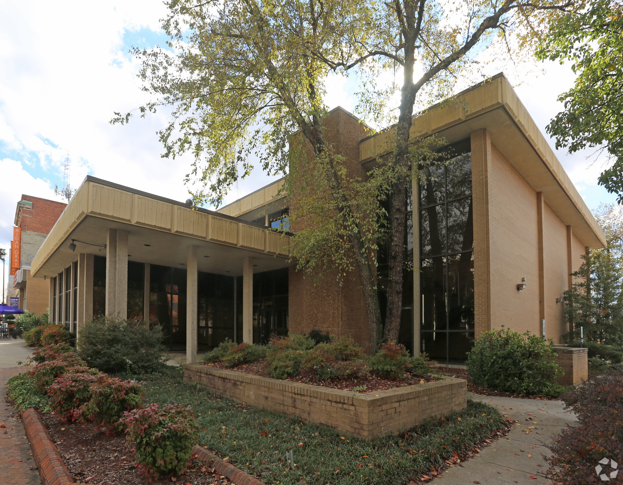 209 N Main St, High Point, NC for sale Primary Photo- Image 1 of 1