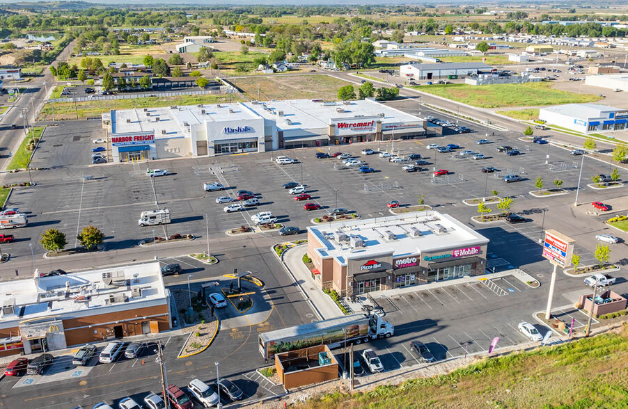 Ontario Retail Center portfolio of 2 properties for sale on LoopNet.com - Building Photo - Image 2 of 14