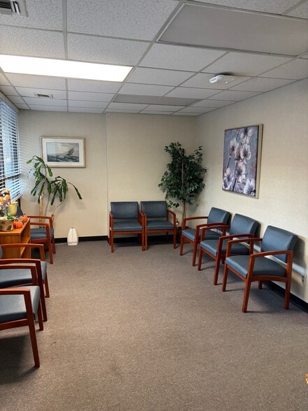 290 Central Ave, Lawrence, NY for lease - Building Photo - Image 2 of 12