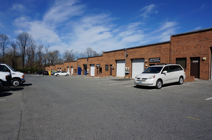 2201-2353 Distribution Cir, Silver Spring, MD for lease - Building Photo - Image 1 of 25