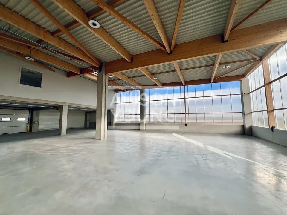 Location Local d'activités 656 m² - Photo 1