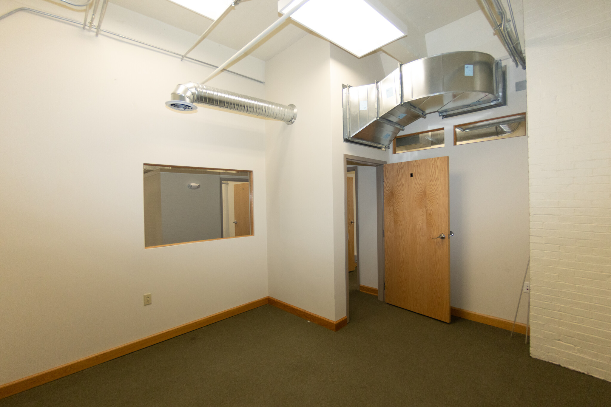 231 W Water St, Elmira, NY for lease Interior Photo- Image 1 of 4