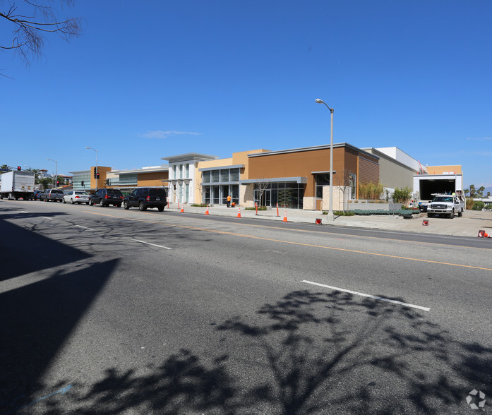 14049 Ventura Blvd, Sherman Oaks, CA for lease - Primary Photo - Image 1 of 5