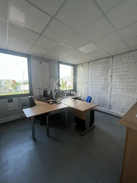 Flex in Plaisance-du-Touch for lease - Interior Photo - Image 3 of 5