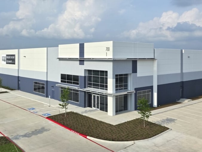 701 North Red Bud Lane, Round Rock, TX for lease - Building Photo - Image 2 of 9