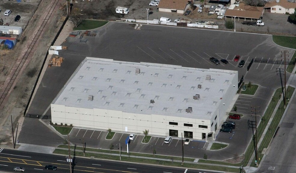 190 E Mill St, San Bernardino, CA for lease - Building Photo - Image 3 of 4