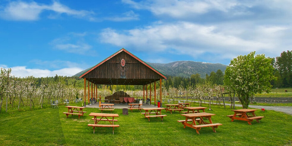 8233 Sims Rd, Sedro Woolley, WA for sale - Primary Photo - Image 1 of 6