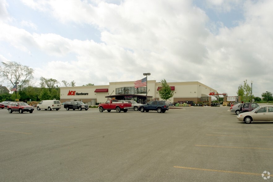 811-957 E Belvidere Rd, Grayslake, IL for lease - Building Photo - Image 3 of 6