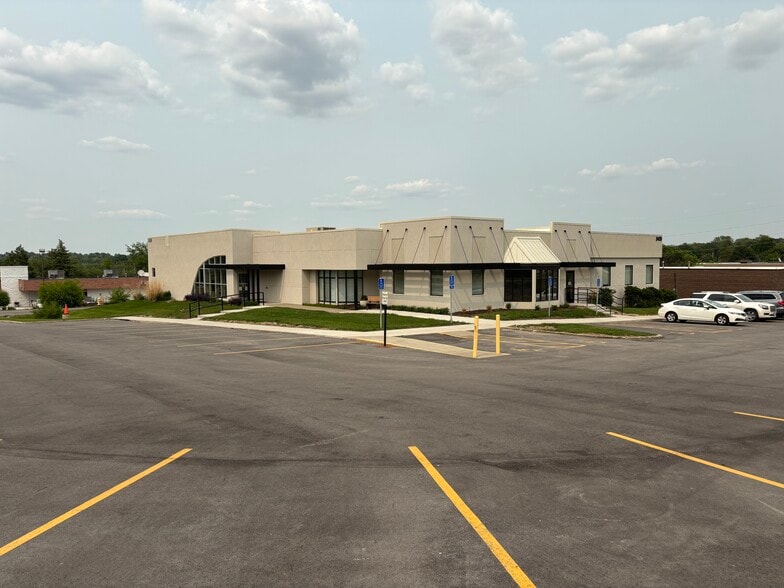 2425 Westown Pky, West Des Moines, IA for sale - Building Photo - Image 3 of 7