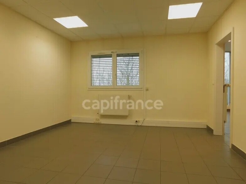 Office in MARLY for lease - Interior Photo - Image 3 of 15