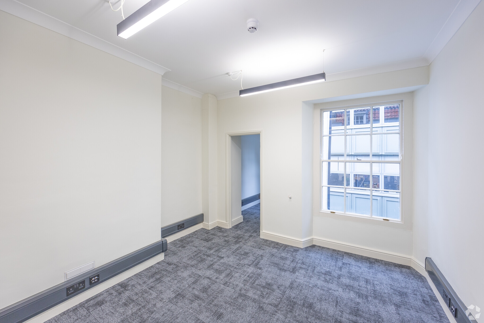 49 Queen Sq, Bristol for lease Interior Photo- Image 1 of 9