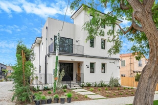 726 Robinson St, Los Angeles CA - Convenience Store