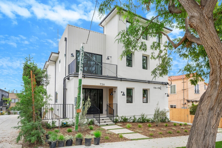 726 Robinson St, Los Angeles, CA for sale - Primary Photo - Image 1 of 51