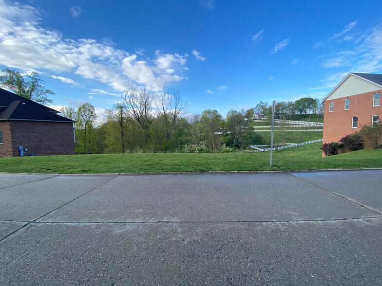 Woodbridge Dr, Charleston, WV 25311