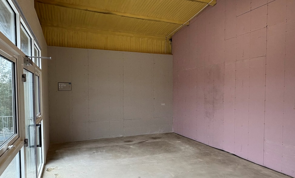 252 Hillhall Rd, Lisburn for lease - Interior Photo - Image 3 of 5