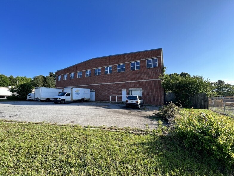 5259 N Lake Dr, Morrow, GA for lease - Building Photo - Image 3 of 11