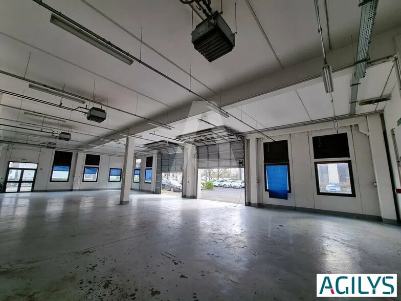 Flex in for lease - Interior Photo - Image 1 of 7