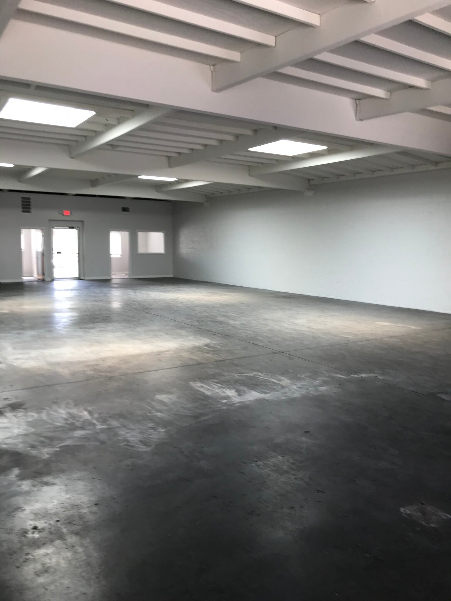 126 Arena St, El Segundo, CA for lease Interior Photo- Image 1 of 7