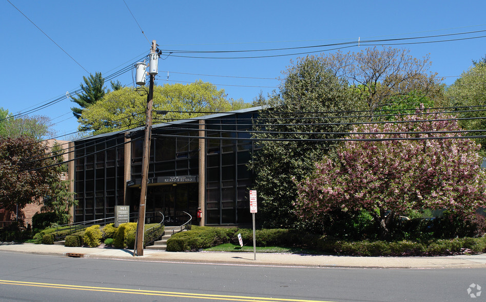 901 Teaneck Rd, Teaneck, NJ for lease - Building Photo - Image 2 of 2