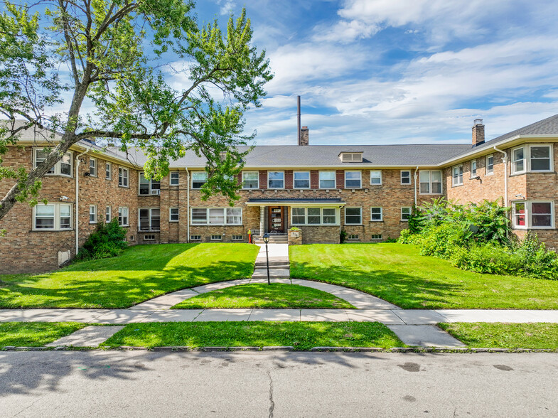 Palmer Park Apartment Complex portfolio of 16 properties for sale on LoopNet.com - Building Photo - Image 3 of 15