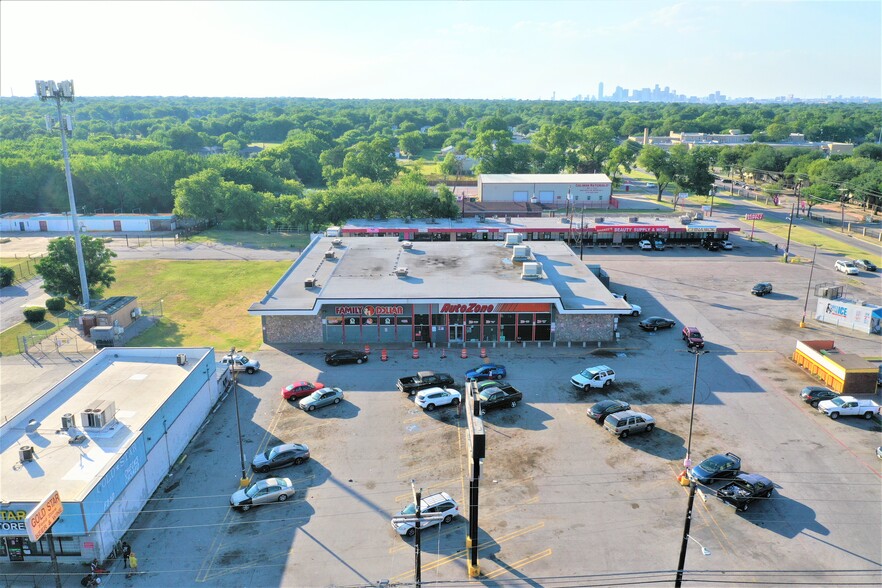 2843-2849 E Ledbetter Dr, Dallas, TX for lease - Building Photo - Image 2 of 9