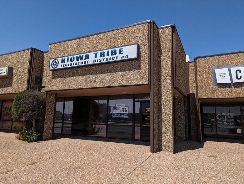 203-207 SW C Ave, Lawton, OK for lease - Building Photo - Image 1 of 6