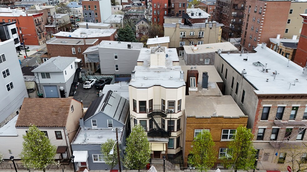 904 Bergenline Ave, Union City, NJ for sale - Building Photo - Image 3 of 40