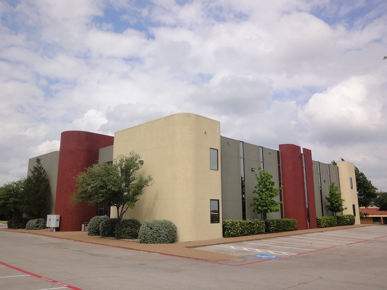 2921 Brown Trl, Bedford, TX for lease - Building Photo - Image 2 of 13