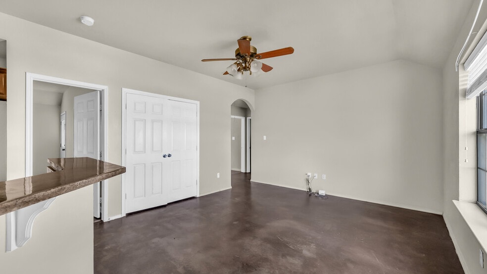 141 Lindas Creek Ln, Weatherford, TX for sale - Building Photo - Image 2 of 54