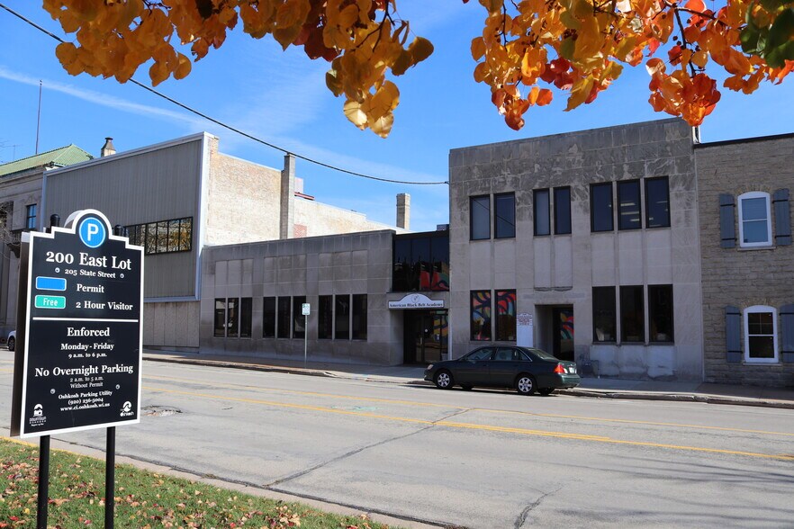 208 State St, Oshkosh, WI for sale - Building Photo - Image 1 of 1
