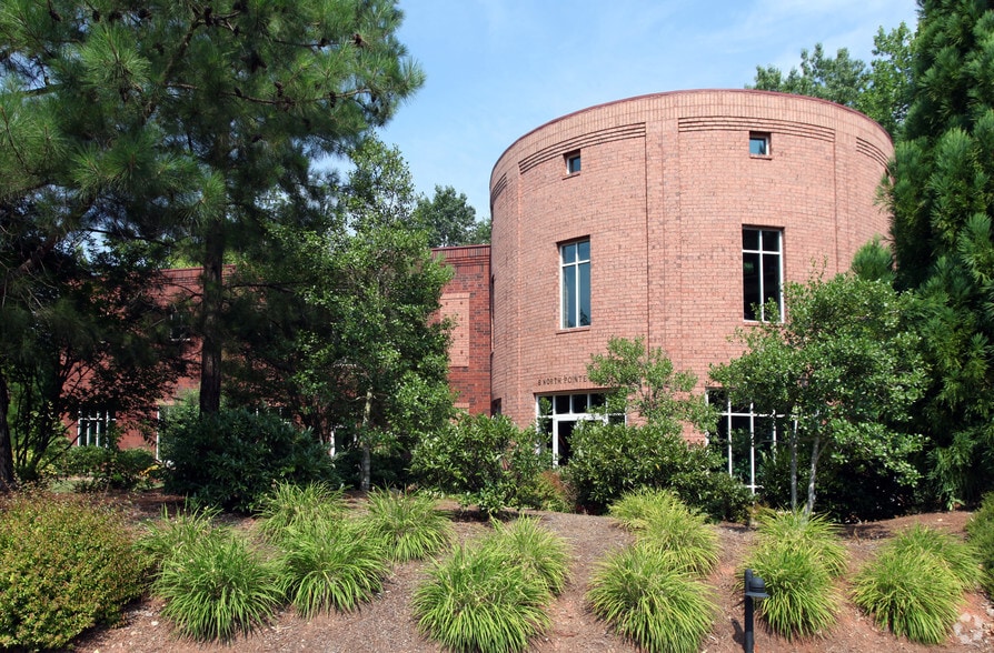 6 N Pointe Ct, Greensboro, NC for lease - Building Photo - Image 2 of 3