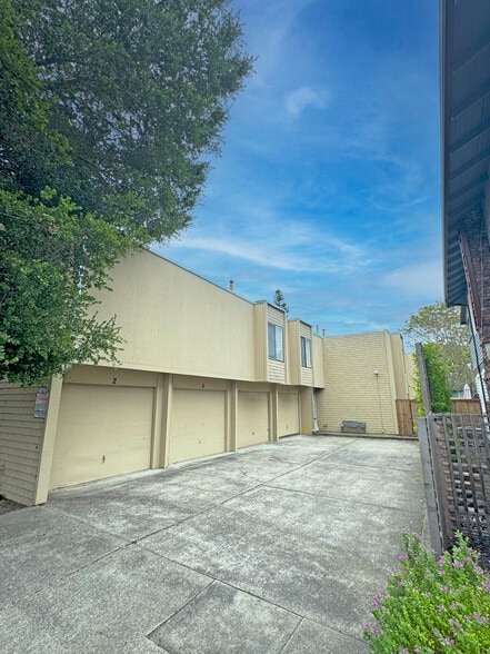 714 College Avenue & 713 Cherry Street portfolio of 2 properties for sale on LoopNet.com - Building Photo - Image 2 of 16