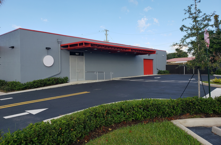 1921 Pembroke Rd, Hollywood, FL for lease - Building Photo - Image 1 of 6