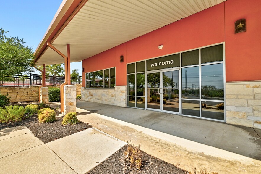 1304 Ranch Road 620 N, Lakeway, TX for lease - Building Photo - Image 1 of 20