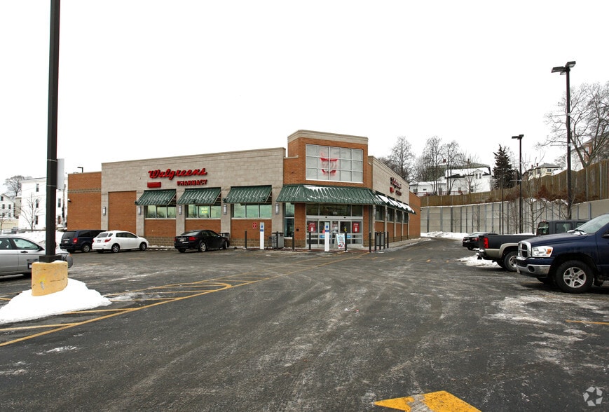 220 Grafton St, Worcester, MA for lease - Primary Photo - Image 1 of 5