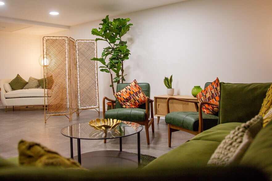 Crumpsall Vale, Manchester for lease - Interior Photo - Image 3 of 7