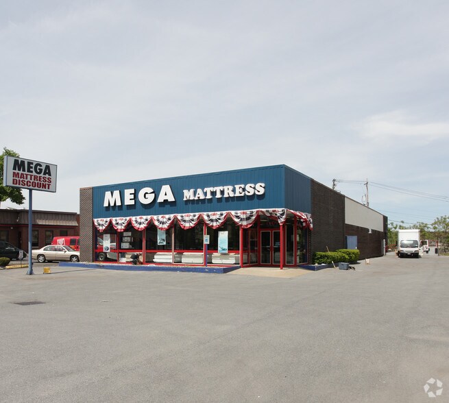 708 Upper Glen St, Queensbury, NY for sale - Primary Photo - Image 1 of 1