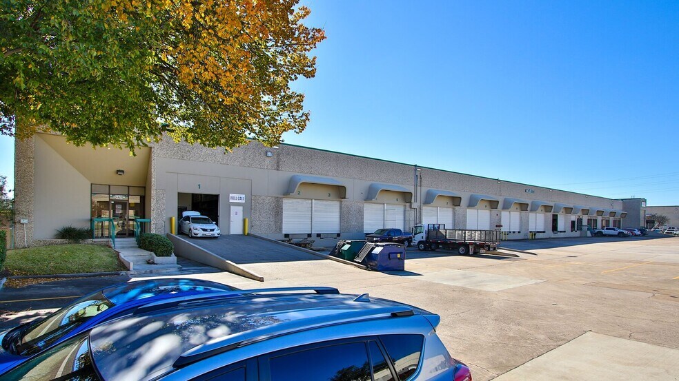 4444-4464 W 12th St, Houston, TX for lease - Building Photo - Image 2 of 14